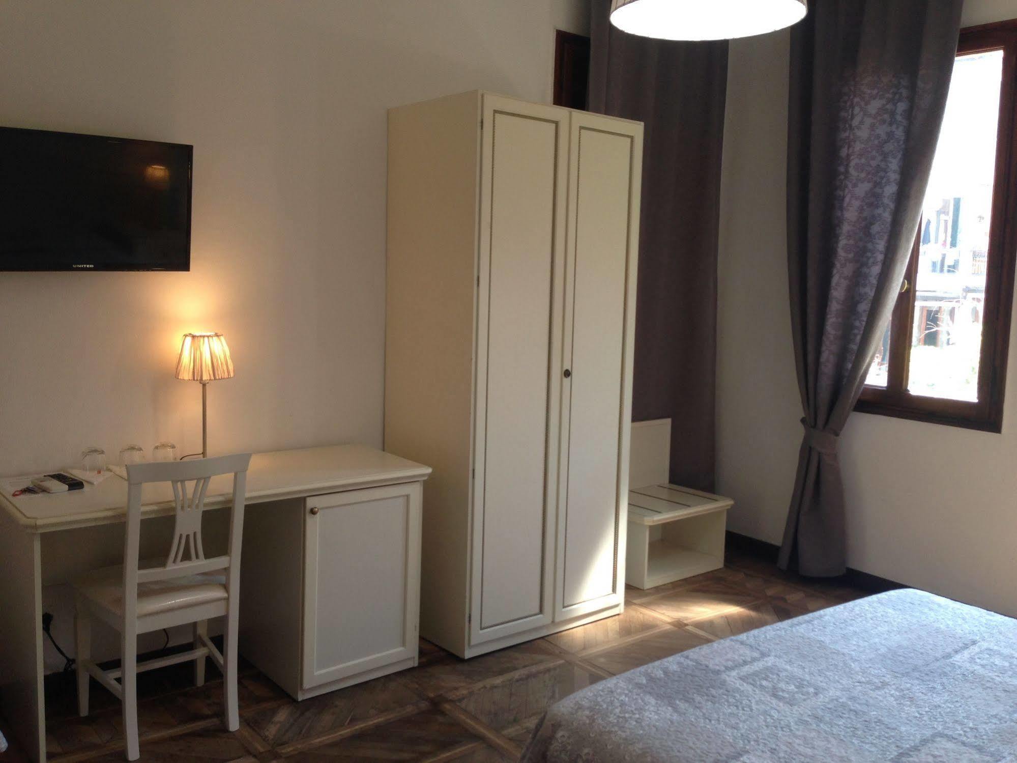 Guest House Loredana ヴェネツィア エクステリア 写真